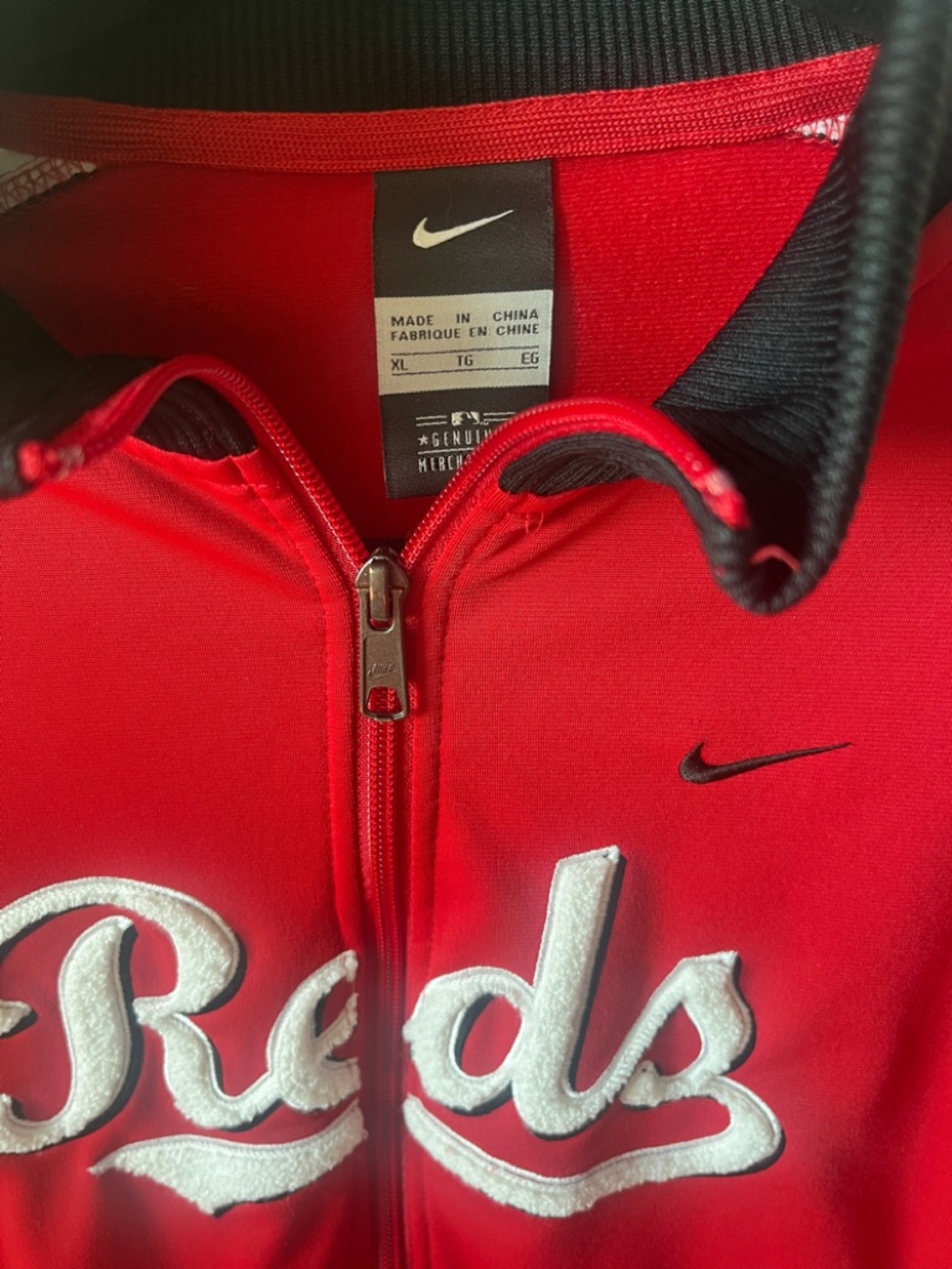 Nike Cincinnati Reds Embroidered Full-Zip Track Jacket - Picture 2 of 3
